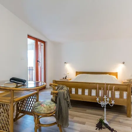 Vacation Uni 度假居 *