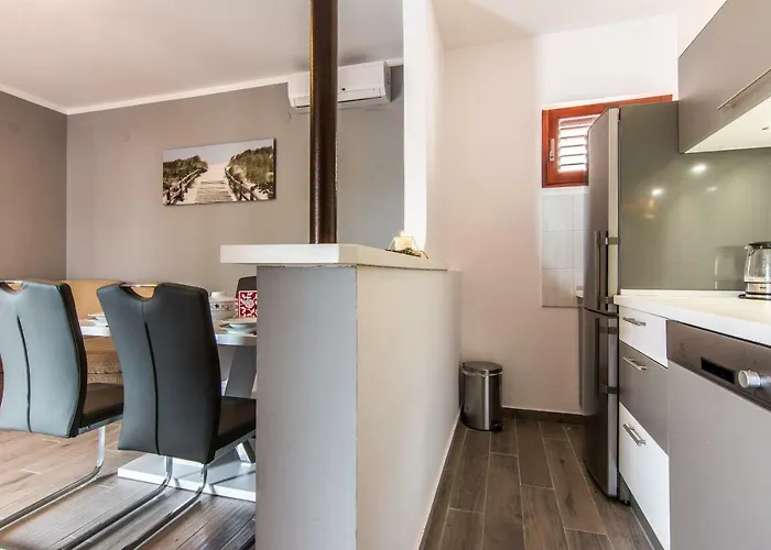 Vacation Uni בית נופש אוברובץ