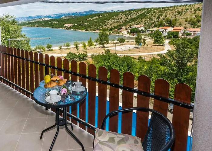 Vacation Uni בית נופש אוברובץ