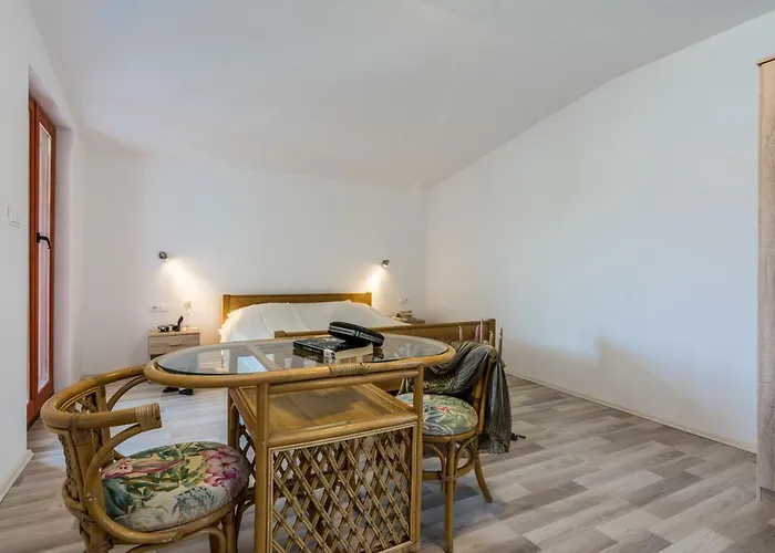 Vacation Uni * אוברובץ